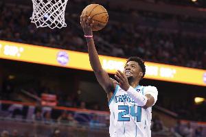 疯狂出手!布兰登·米勒半场出手17次仅拿15分3板2助
